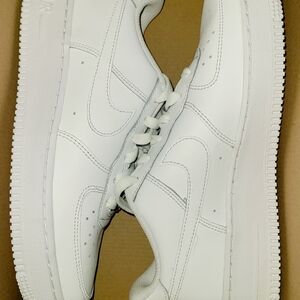Nike Air Force 1s Mens Shoes 7 Men/8.5 Womens NEW
